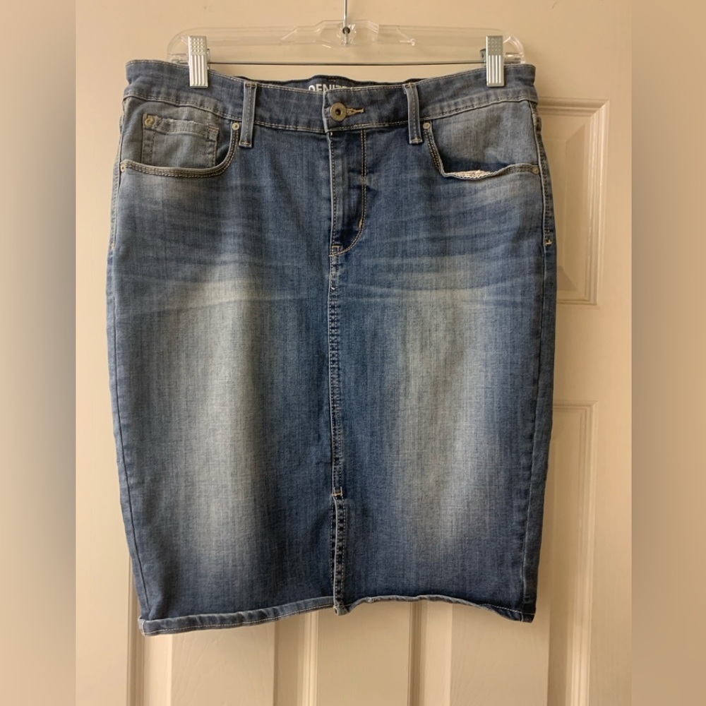 Levi’s Denizen Straight Denim Skirt